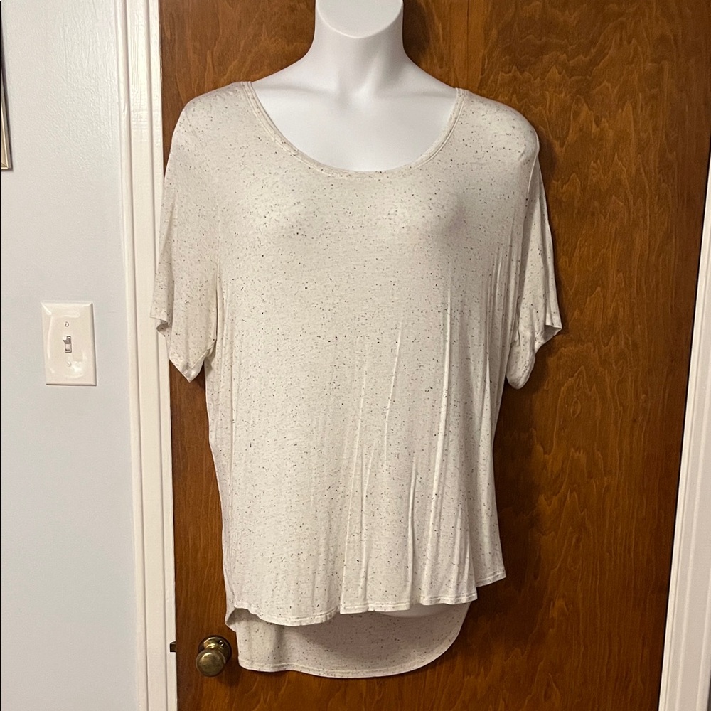 Maurices Cream Speckled Short Sleeve Tee